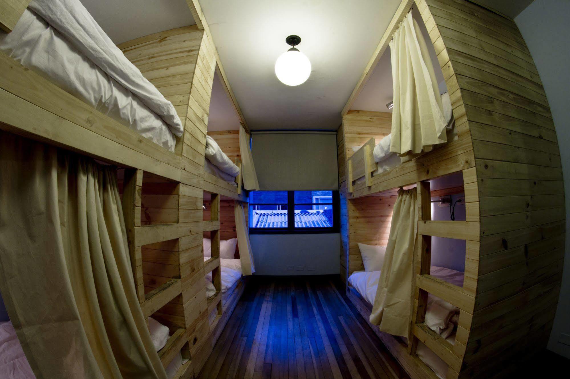 12:12 Hostels ボゴタ エクステリア 写真