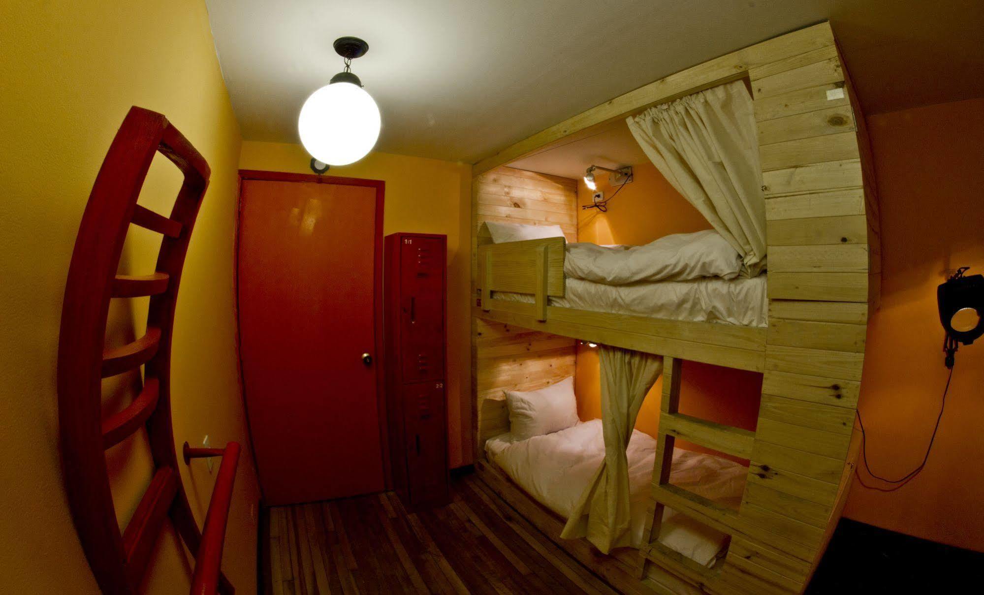 12:12 Hostels ボゴタ エクステリア 写真